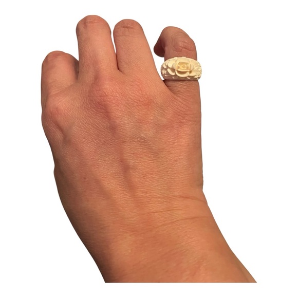 Jewelry - Cream Carved Floral Ring